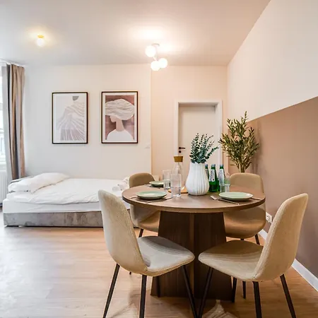 Apartman Z Balkonem Kamienica Przy R Lazarskim Poznań