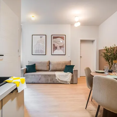 Z Balkonem Kamienica Przy R Lazarskim Apartman *