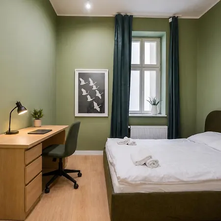 Apartman Z Balkonem Kamienica Przy R Lazarskim *