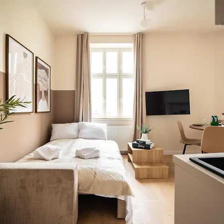 Z Balkonem Kamienica Przy R Lazarskim Poznań
