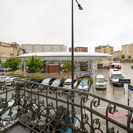 Apartman Z Balkonem Kamienica Przy R Lazarskim *